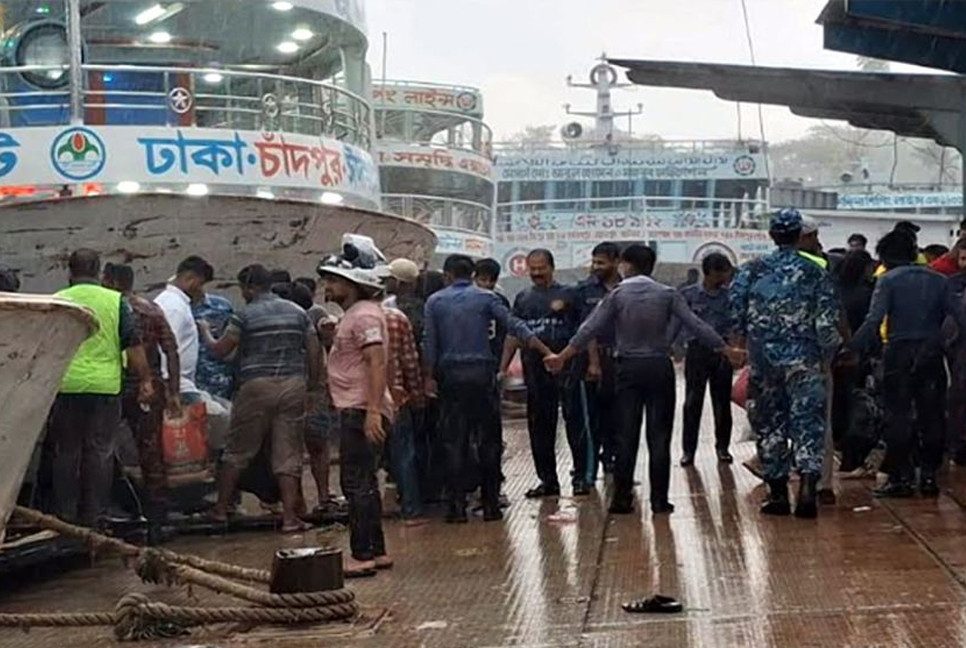 Launch and ferry services suspended at Sadarghat