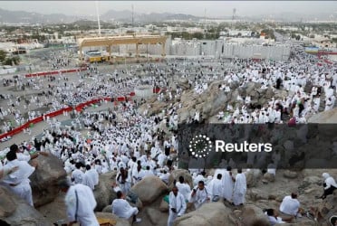 Pilgrims gather at Arafat for spiritual climax of Hajj