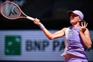 Swiatek, Zverev and Djokovic faced tougher tests as French Open heated up