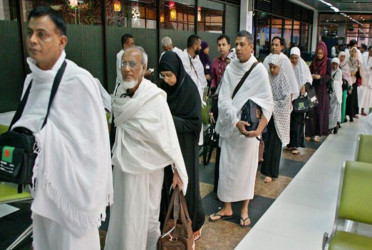 First return Hajj flight departs Saudi Arabia
