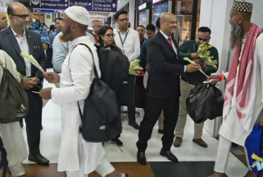 First Hajj return flight arrives in Dhaka with 419 pilgrims