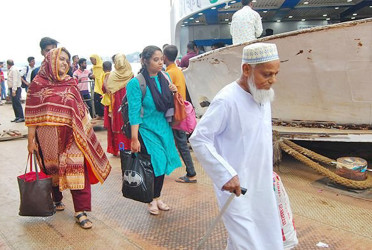 Working people return to Dhaka as Eid holidays end today