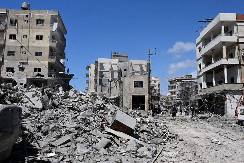 Israeli airstrikes kill 12 in southern Lebanon