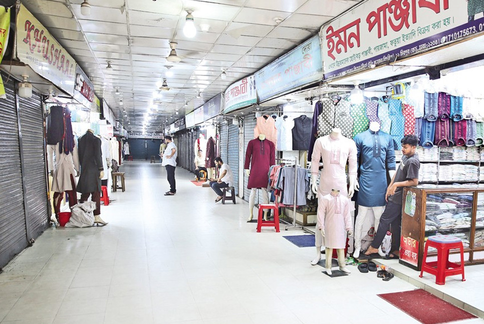 Govt reinstates 7pm mall closing time to boost power-saving efforts