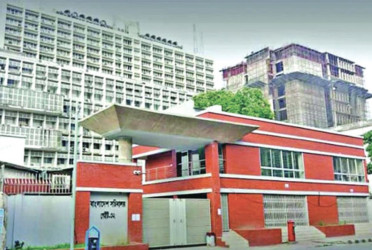 Govt and private offices resume work following Eid break