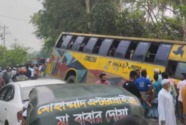 Three killed after bus hits auto-van in Sirajganj