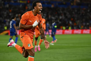 Ivory Coast stuns France, sends World Cup warning