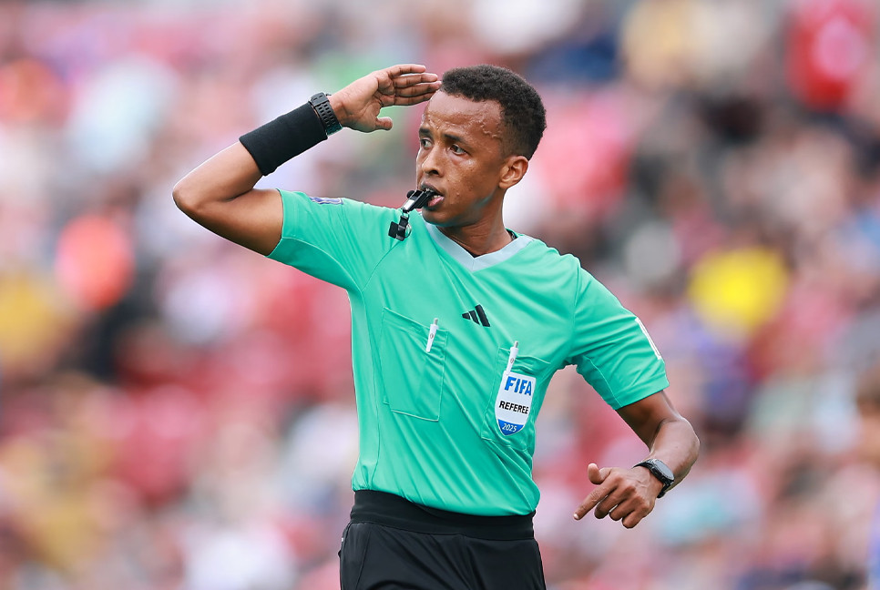 Top African referee refused access to US and will miss World Cup