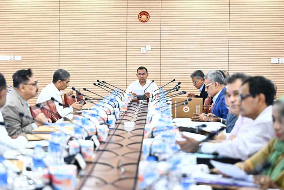 PM chairs ECNEC meeting at Secretariat