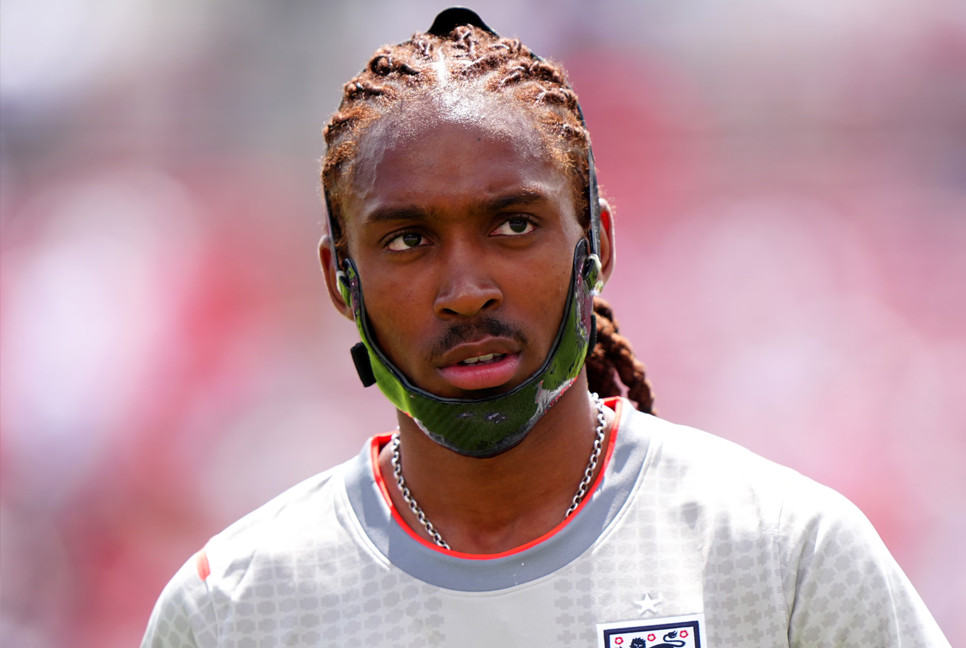 Spence to play World Cup with broken jaw