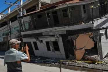 Philippines hit by hundreds of aftershocks, officials fear higher death toll