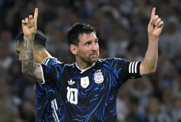 Messi returns from injury with goal in Argentina win over Iceland
