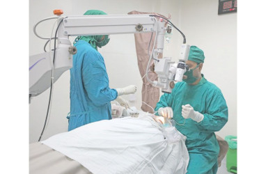 Bashundhara Eye Hospital provides free eye surgery on 19 underprivileged patients