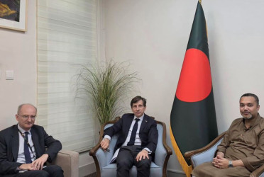 Mahdi Amin discusses French language education option with ambassador