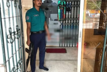 Two injured in shooting inside Khulna mosque