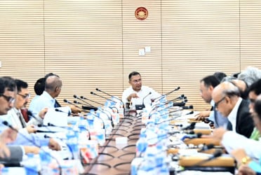 PM chairs ECNEC meeting at Secretariat