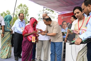 PM launches third phase of family card distribution program