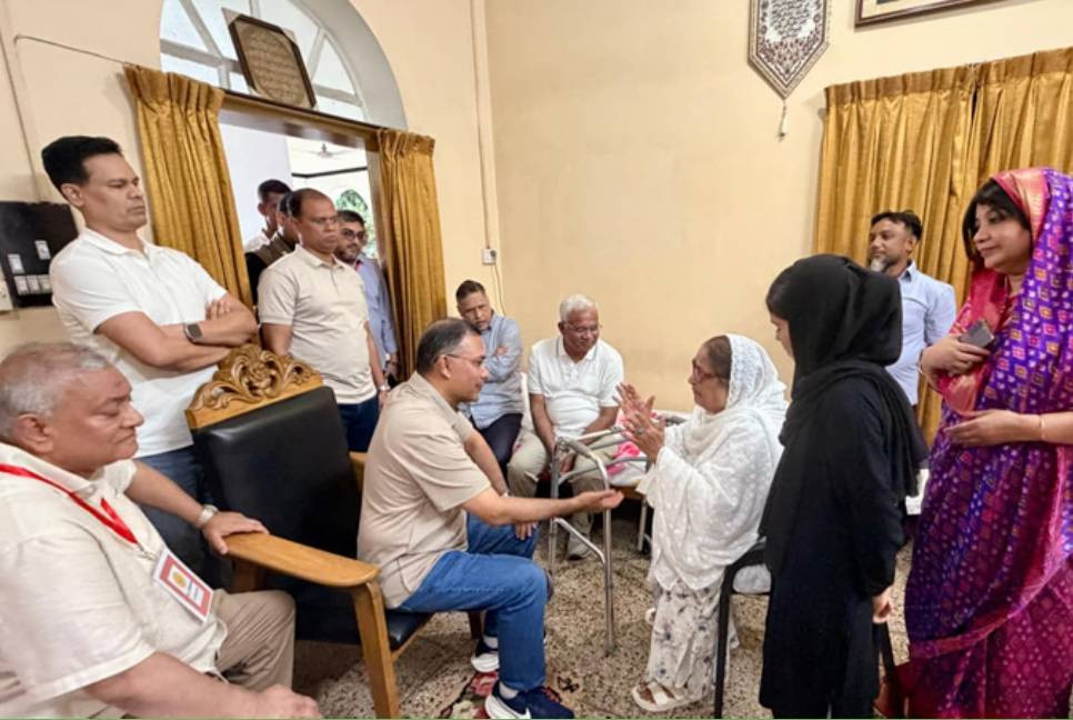 PM visits ailing ex-MP Khaleda Rabbani