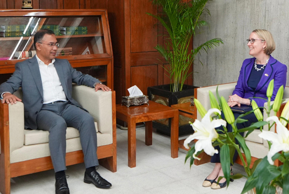UK envoy calls on PM, expresses interest in investment in aviation sector