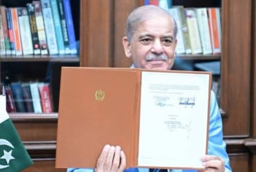 Pakistan PM signs 'Islamabad MoU' between US, Iran