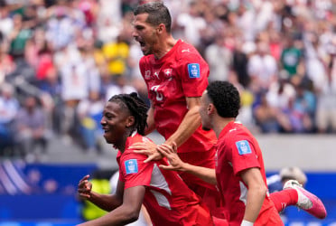 Switzerland beat Bosnia and Herzegovina 4-1, top Group B in World Cup