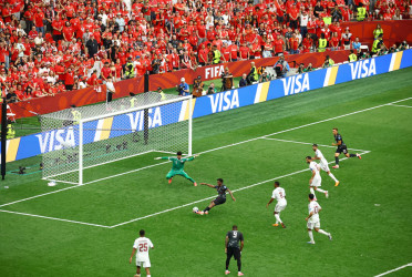David hat-trick powers Canada to record 6-0 win over Qatar