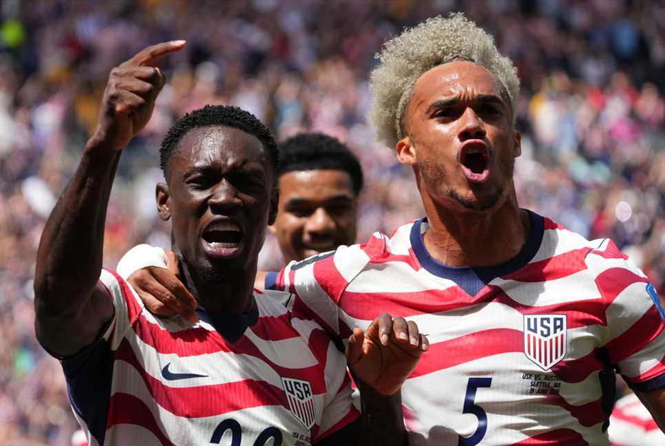 United States beat Australia to advance to World Cup knockout stages