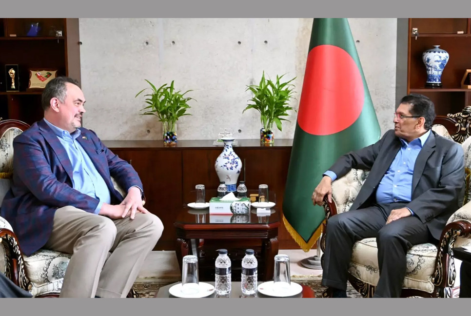 Christensen encourages Bangladeshis to support US
