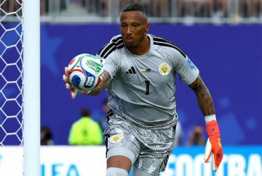 Room the hero as tiny Curacao earn first World Cup point against Ecuador