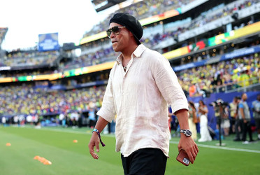 Ronaldinho breaks retirement to play club football