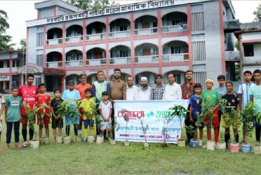 Shuvosangho inspires young footballers to plant trees in Swarupkathi
