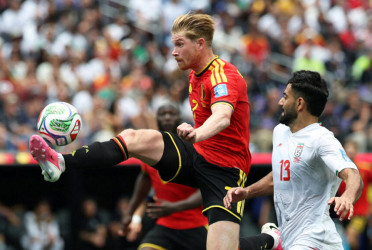 Iran hold 10-man Belgium to goalless draw