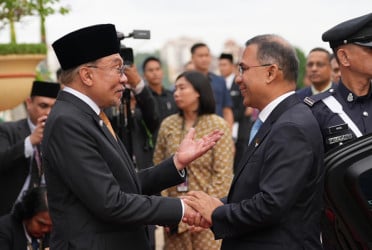 Tarique, Anwar begin talks to deepen Bangladesh-Malaysia ties