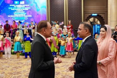 PM joins luncheon hosted by his Malaysian counterpart
