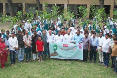 Bashundhara Tissue, Shuvosangho distribute saplings in Chuadanga