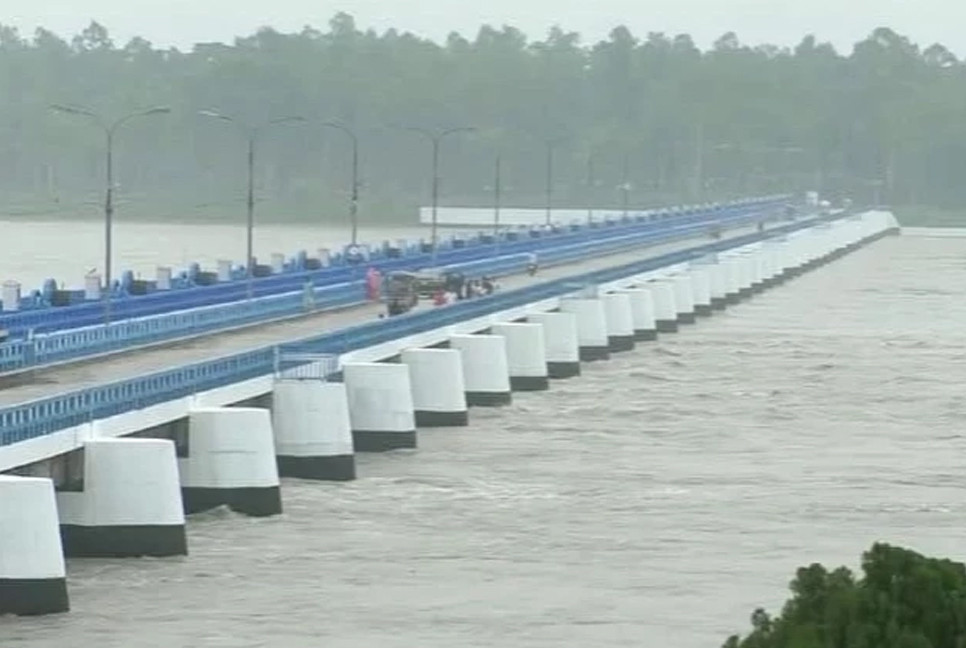 6,000 families stranded in northern districts as flood submerges low-lying areas
