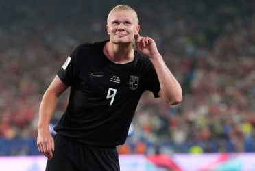 Two-goal Haaland fires Norway into World Cup last 32