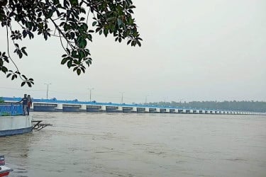 Teesta nears danger level as rain, upstream flow trigger flooding in low-lying areas