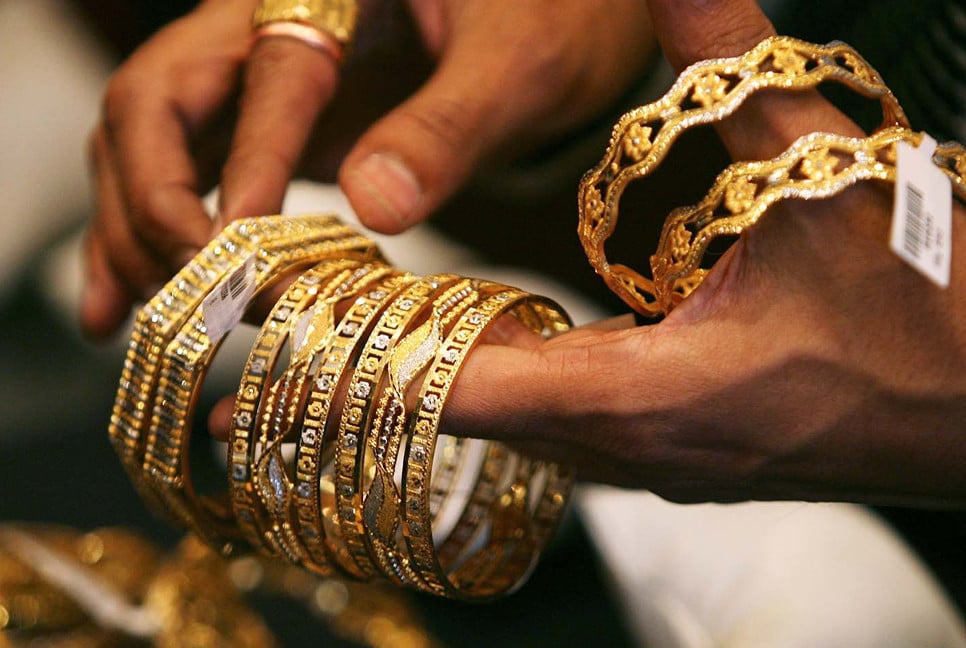 Gold, silver prices reduced in local market