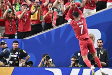 Ronaldo double powers Portugal to emphatic 5-0 victory