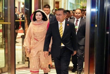 PM leaves Dalian for Beijing