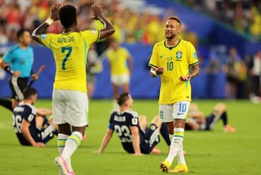 Vinicius fires Brazil into knockouts, Neymar finally appears