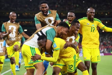 South Africa beat S.Korea 1-0 to reach World Cup knockout rounds