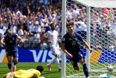 Bosnia-Herzegovina boost knockout stage hopes