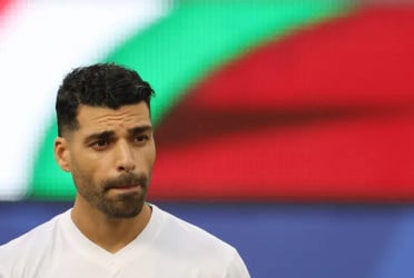 Iran player, assistant coach held up at airport by US officials