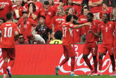 Switzerland beat Canada to finish top of Group B