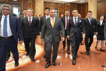 PM to hold talks with Chinese counterpart this afternoon