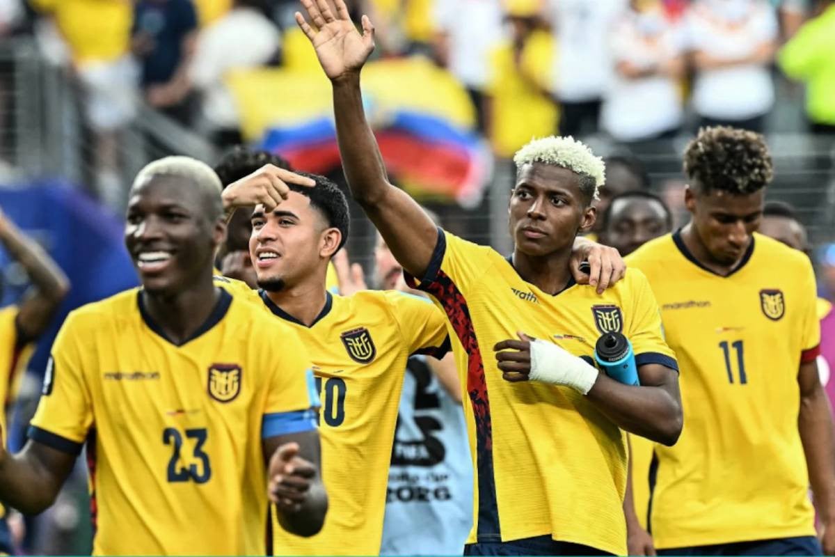 Ecuador stun Germany to reach World Cup Round of 32