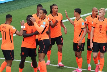 Dutch march into World Cup knockouts as group winners