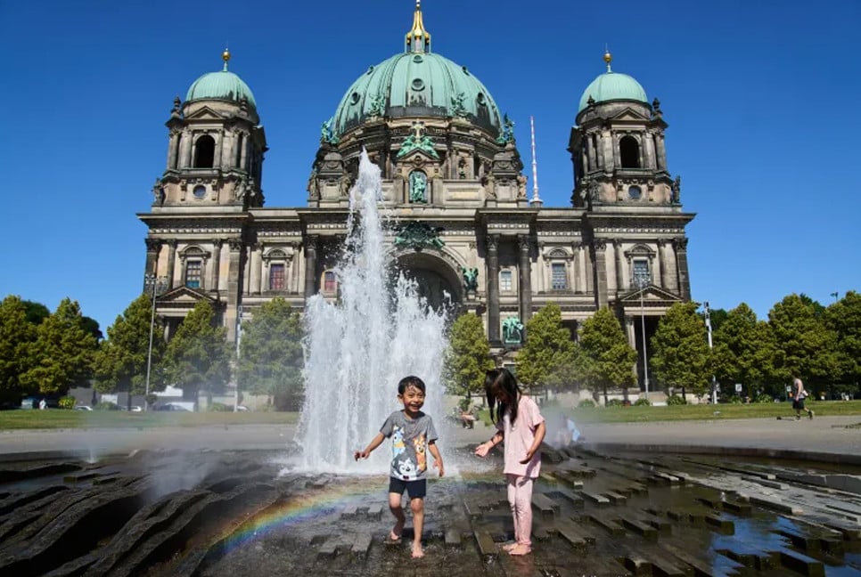 Germany braces for record-breaking temperatures as heatwave moves east